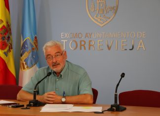 El alcalde propone la celebración de bautizos civiles en el Ayuntamiento