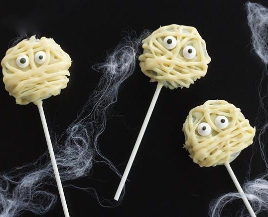 Piruletas momia de Oreo