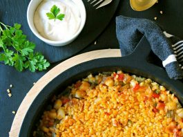 Lentejas amarillas con sepia y verdura