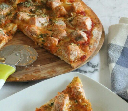 Pizza de salmón y queso brie al eneldo