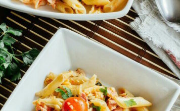 Pasta con bacon y merluza