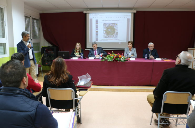 Reunión de trabajo sobre absentismo escolar en Torrevieja