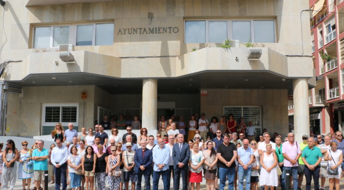 Torrevieja se suma al rechazo de la barbarie terrorista